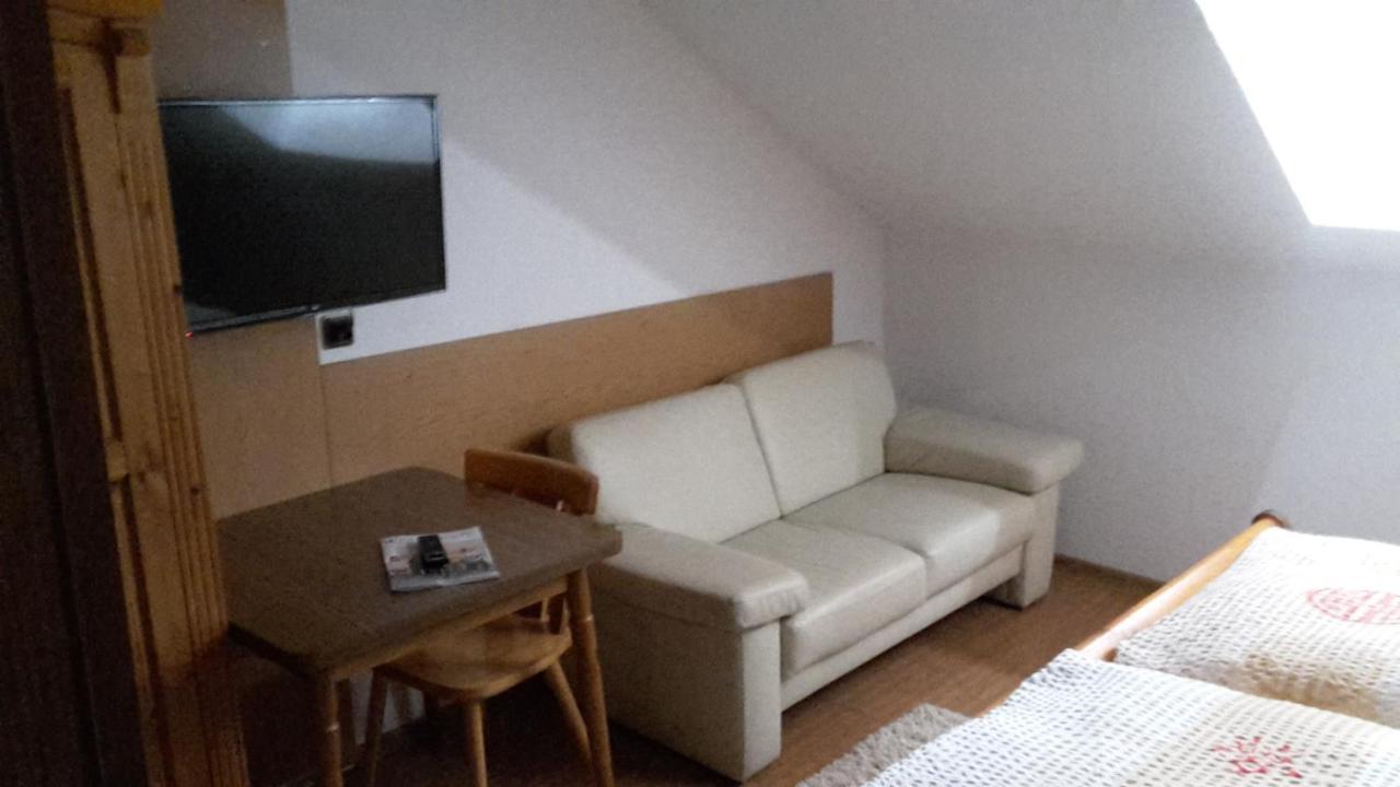 Altes Saengerheim Hotel Quierschied Екстериор снимка
